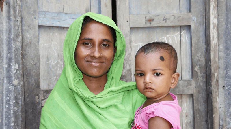 Mère et son bébé au Bangladesh © Enfants du Monde