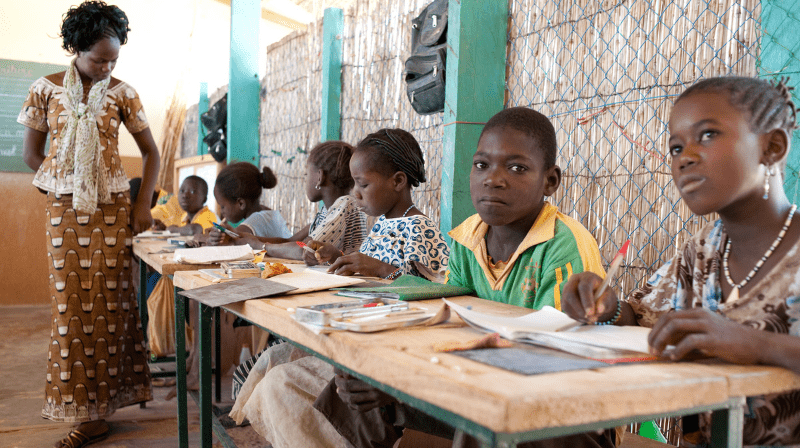 Schüler in der Schule im Bezirk Zabretanga in Burkina Faso © Enfants du Monde