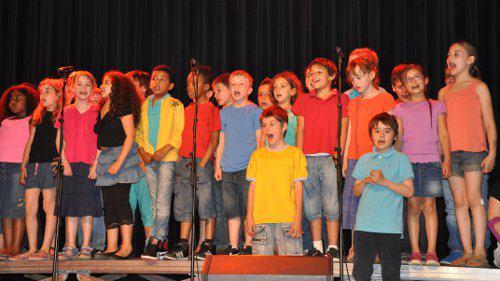 Des élèves en concert pour le projet "Une chanson pour l'éducation"