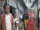 photo d'un groupe d'enfant dans les quartier pauvre de Dakha, Bangladesh 