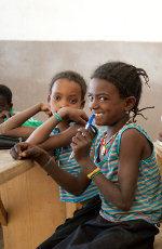 Niña de pastores en la escuela   