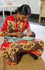 Mère avec son nouveau-né au Bangladesh