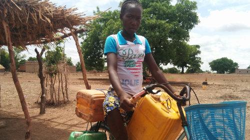 Beneficiaries from Enfants du Monde's education project in Burkina Faso