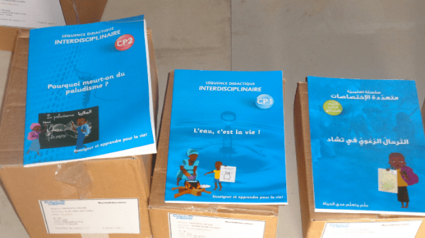 Distribution de matériel scolaire au Tchad